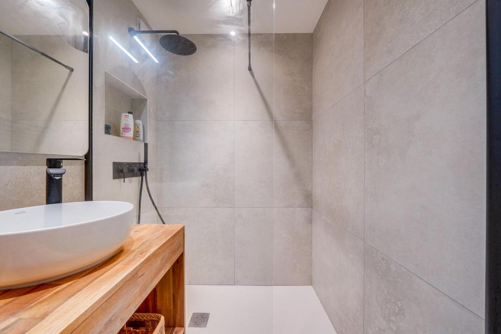 Nice Apartment With Balcony St Genes And Parking Bordeaux Buitenkant foto